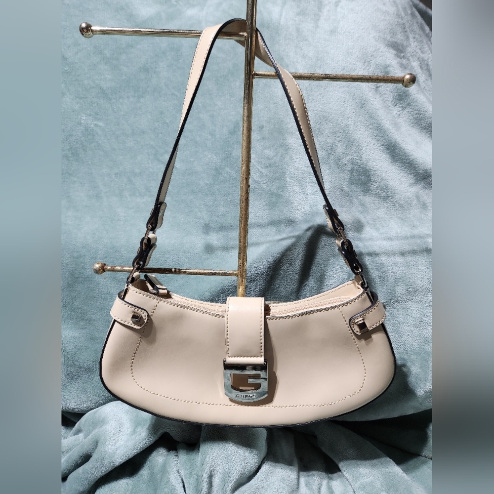 Vintage lt beige Guess baguette purse